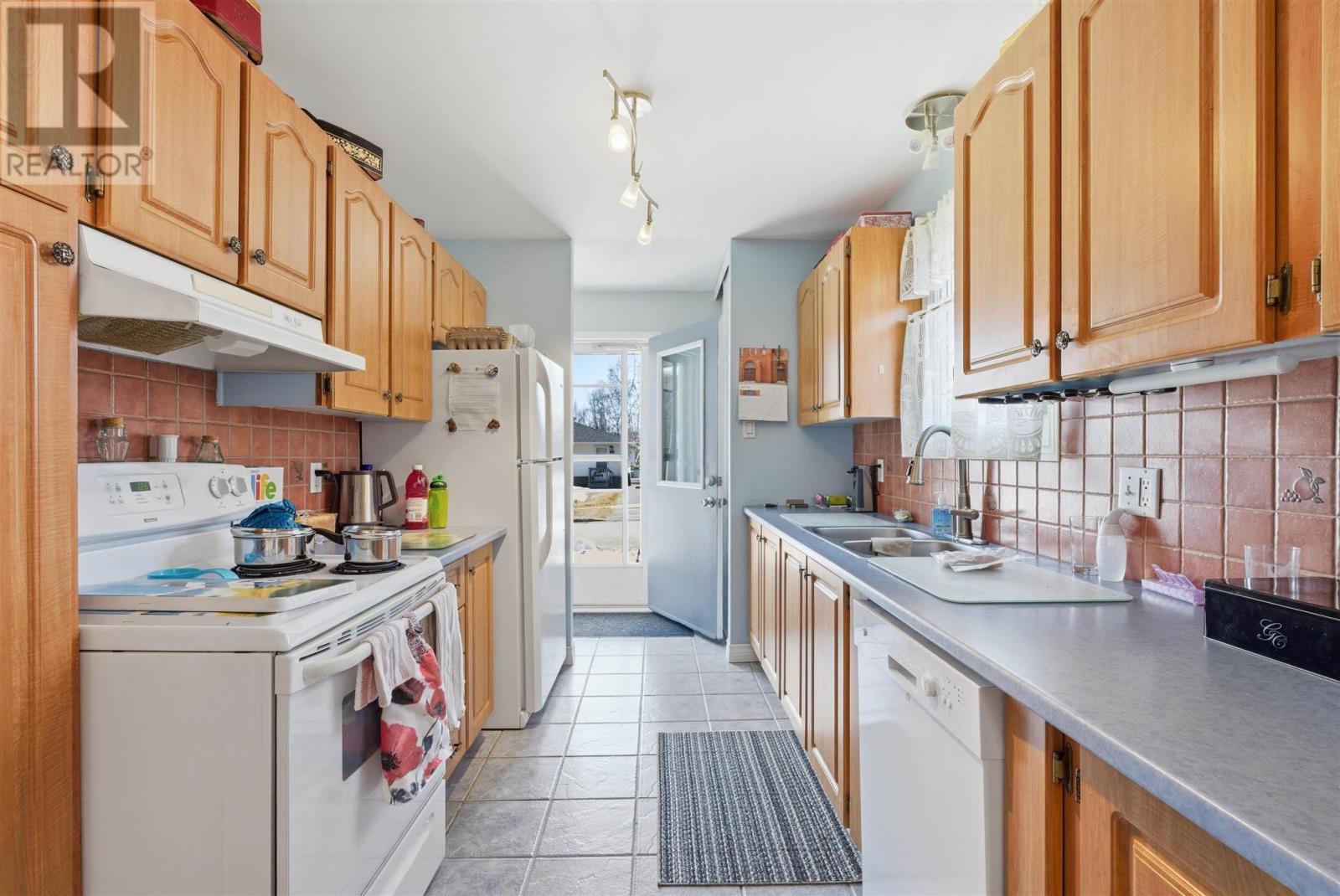 63 Lachance Pl, Elliot Lake, Ontario  P5A 3B9 - Photo 2 - SM260778