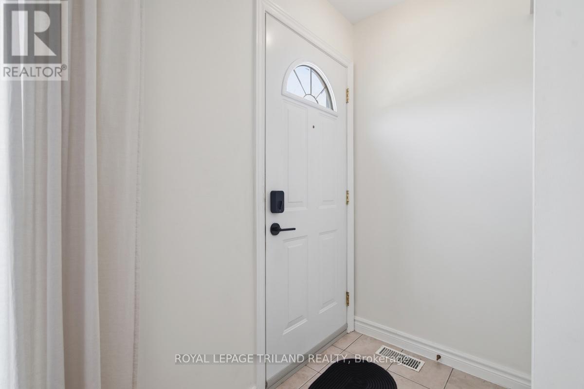 116 - 1328 Commissioners Road W, London South, Ontario  N6K 2Y6 - Photo 3 - X13042572