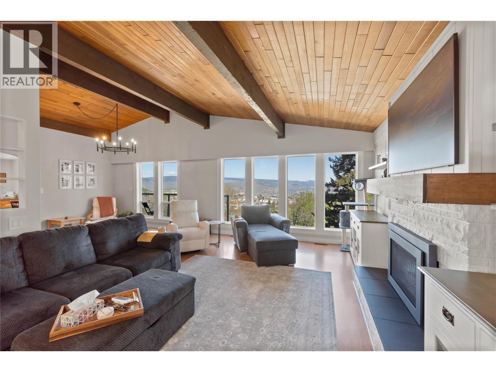 890 GLENEAGLES Drive, Kamloops, British Columbia