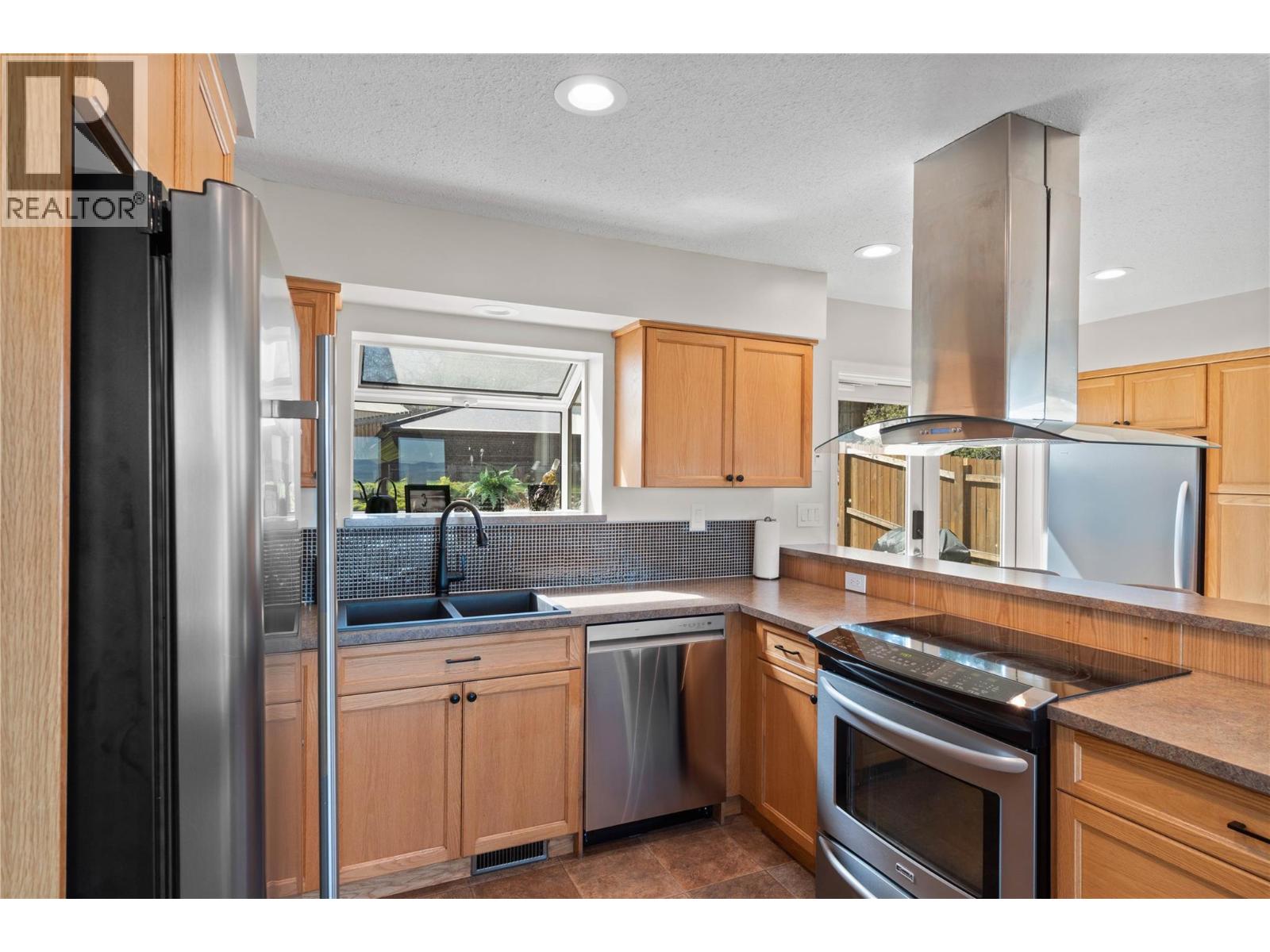 890 Gleneagles Drive, Kamloops, British Columbia  V2E 1K3 - Photo 4 - 10384800