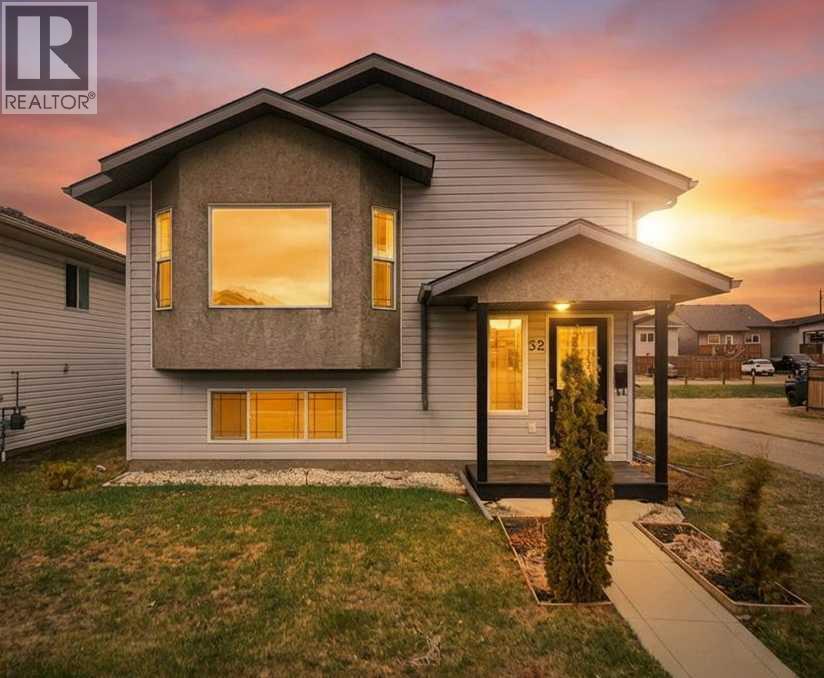 32 Hunter Road, Sylvan Lake, Alberta  T4S 2L6 - Photo 1 - A2302914