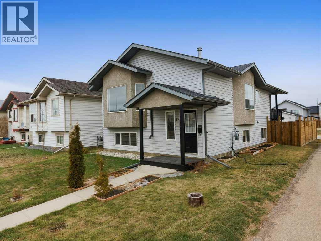 32 Hunter Road, Sylvan Lake, Alberta  T4S 2L6 - Photo 3 - A2302914