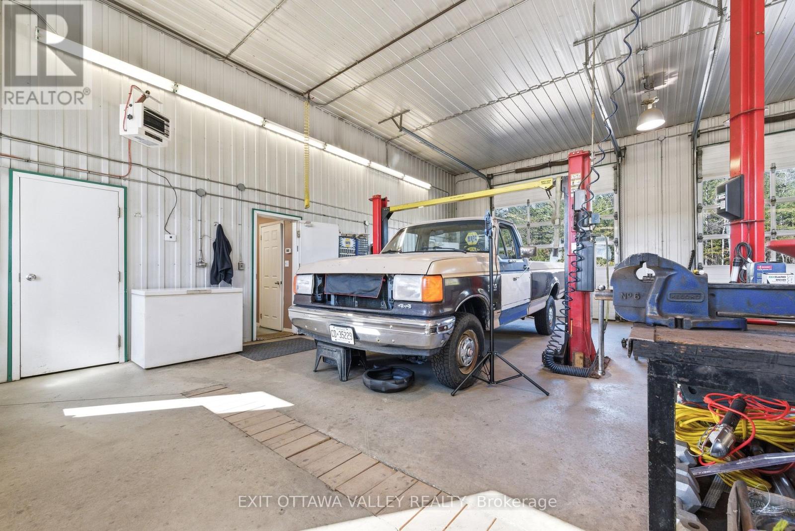 35707 Highway 17 Highway, Laurentian Hills, Ontario  K7S 3G7 - Photo 40 - X13042488