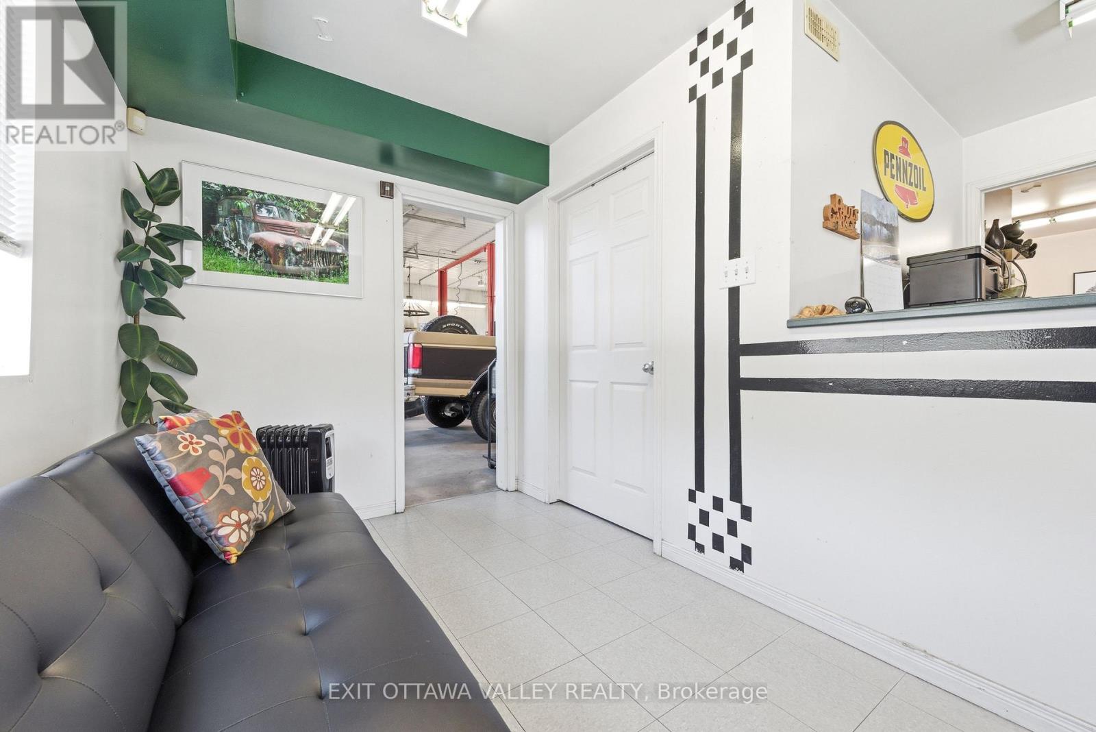 35707 Highway 17 Highway, Laurentian Hills, Ontario  K7S 3G7 - Photo 29 - X13042532