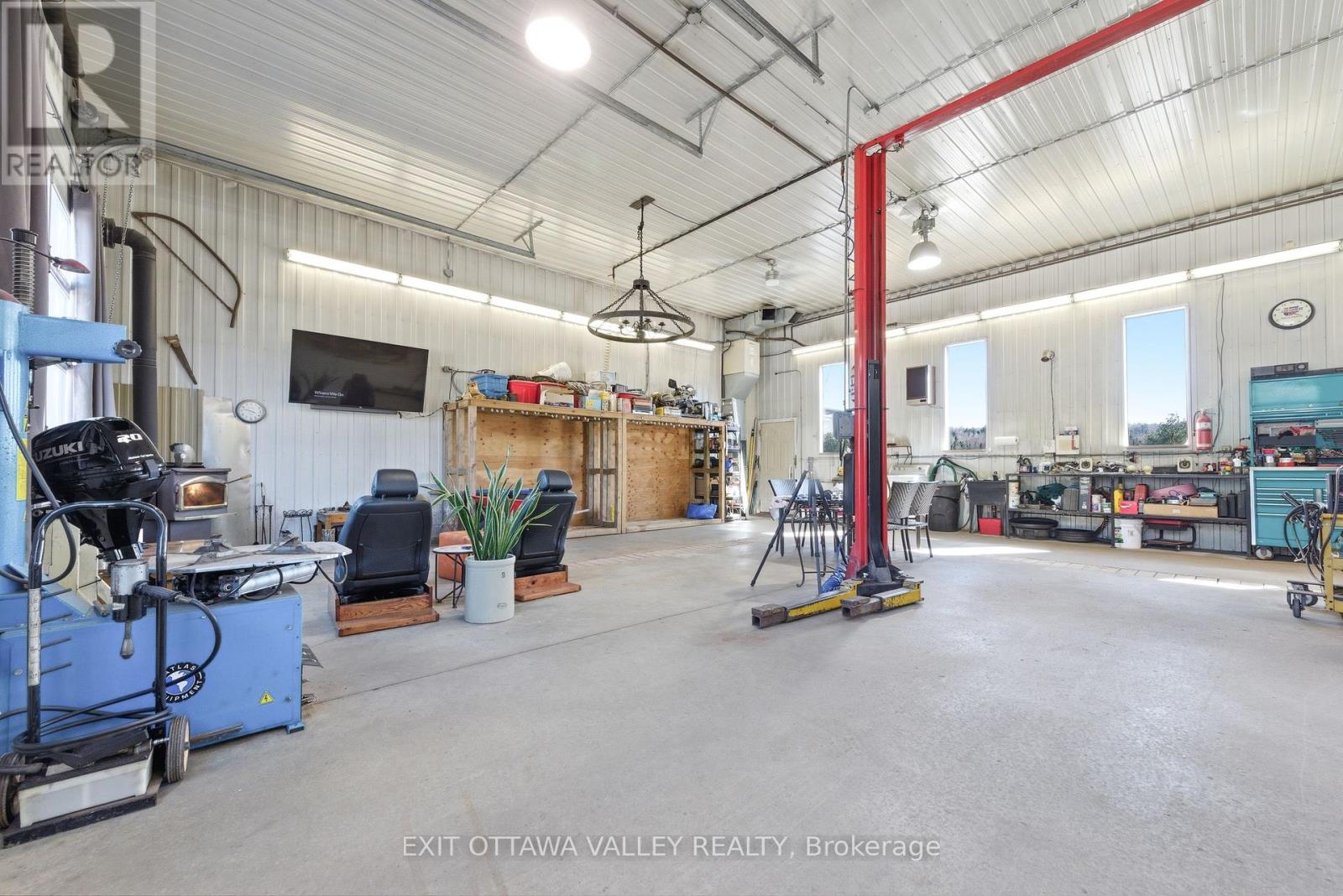 35707 Highway 17 Highway, Laurentian Hills, Ontario  K7S 3G7 - Photo 43 - X13042532