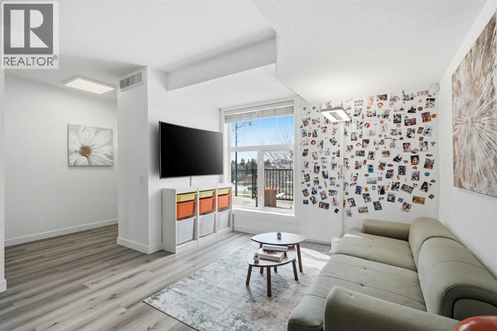 744 73 Street SW, Calgary, Alberta  T3H 5V9 - Photo 8 - A2305016