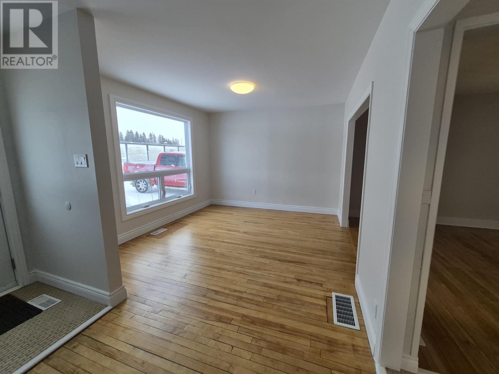 40 Stevens Ave, Marathon, Ontario  P0T 2E0 - Photo 4 - TB2600773