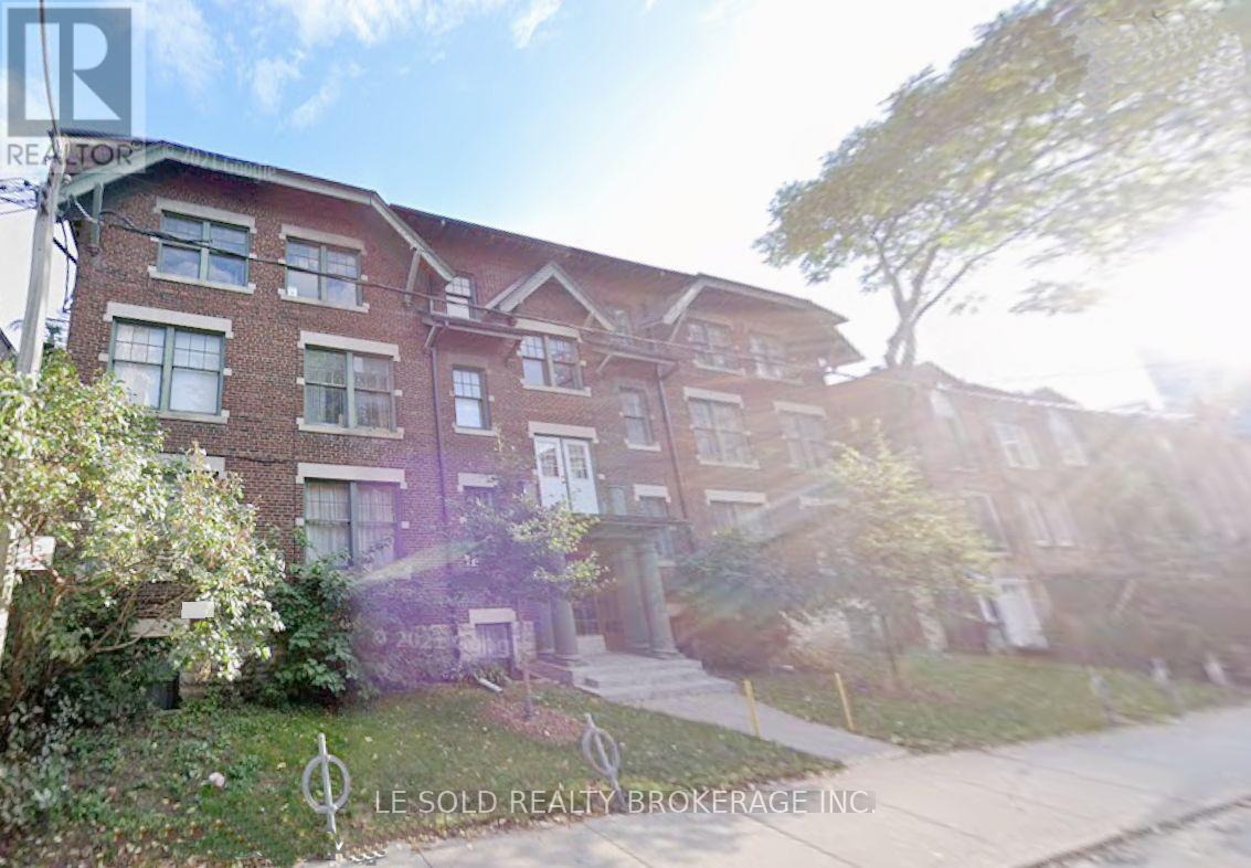 221 - 125 EARL PLACE, Toronto, Ontario