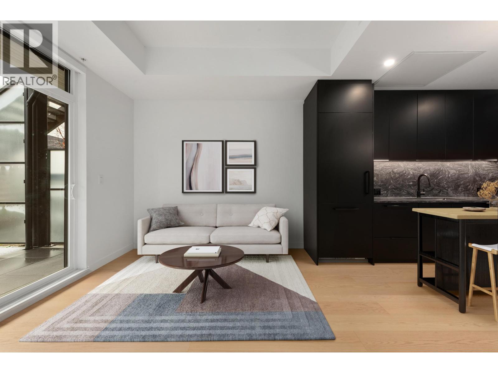 122 650 E 2ND STREET, North Vancouver, British Columbia