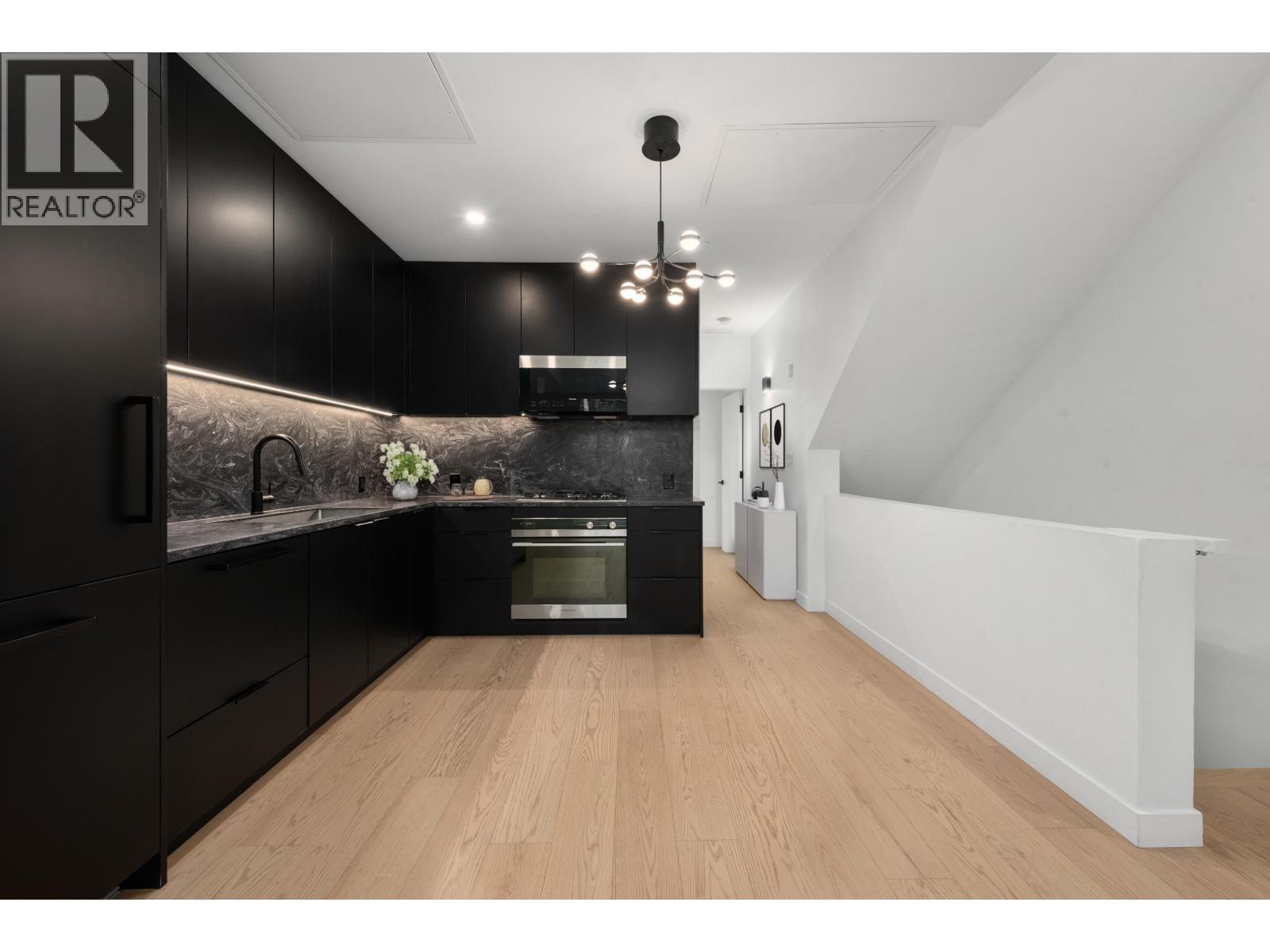 122 650 E 2nd Street, North Vancouver, British Columbia  V7L 1E3 - Photo 10 - R3115607