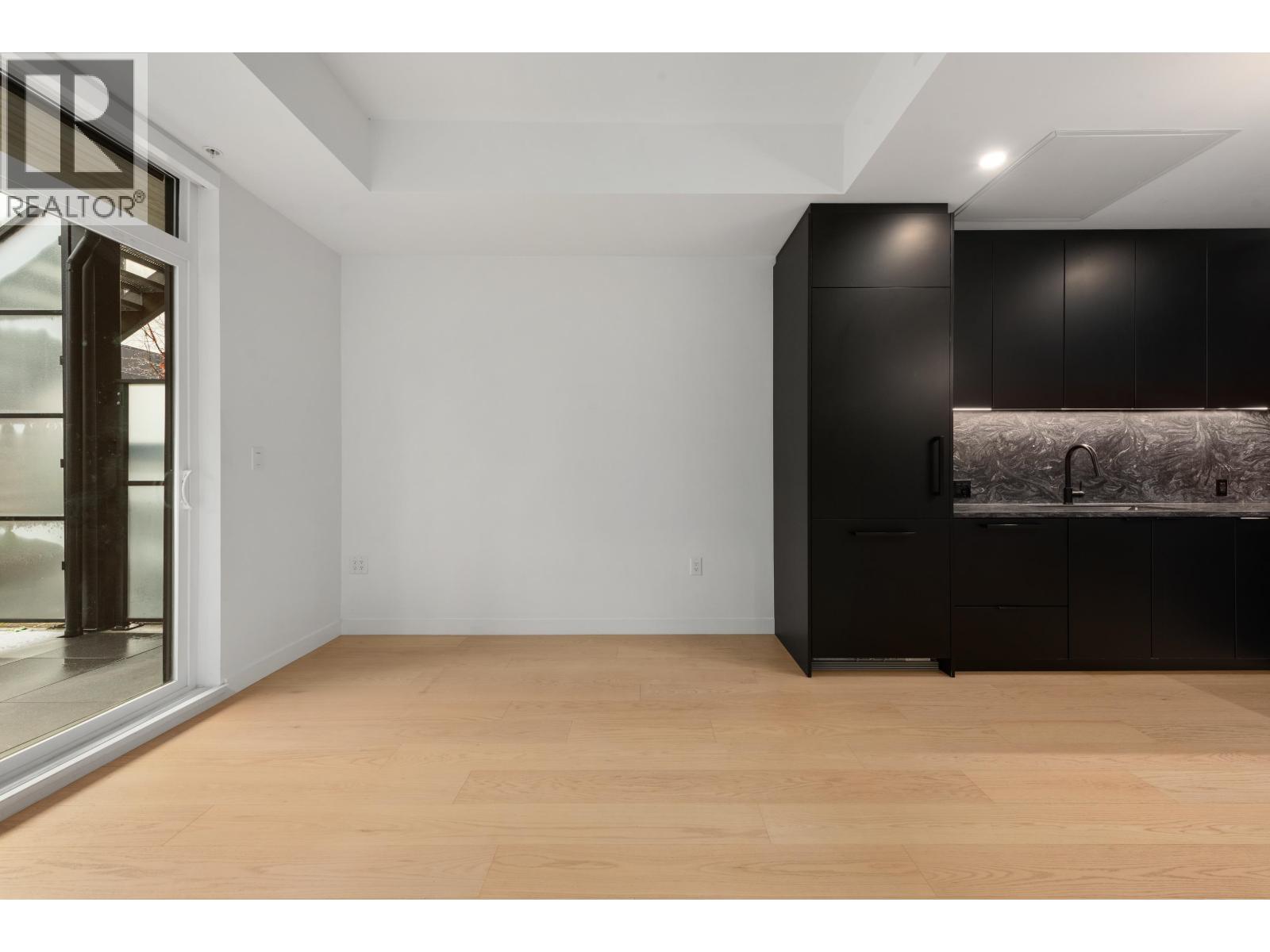 122 650 E 2nd Street, North Vancouver, British Columbia  V7L 1E3 - Photo 2 - R3115607