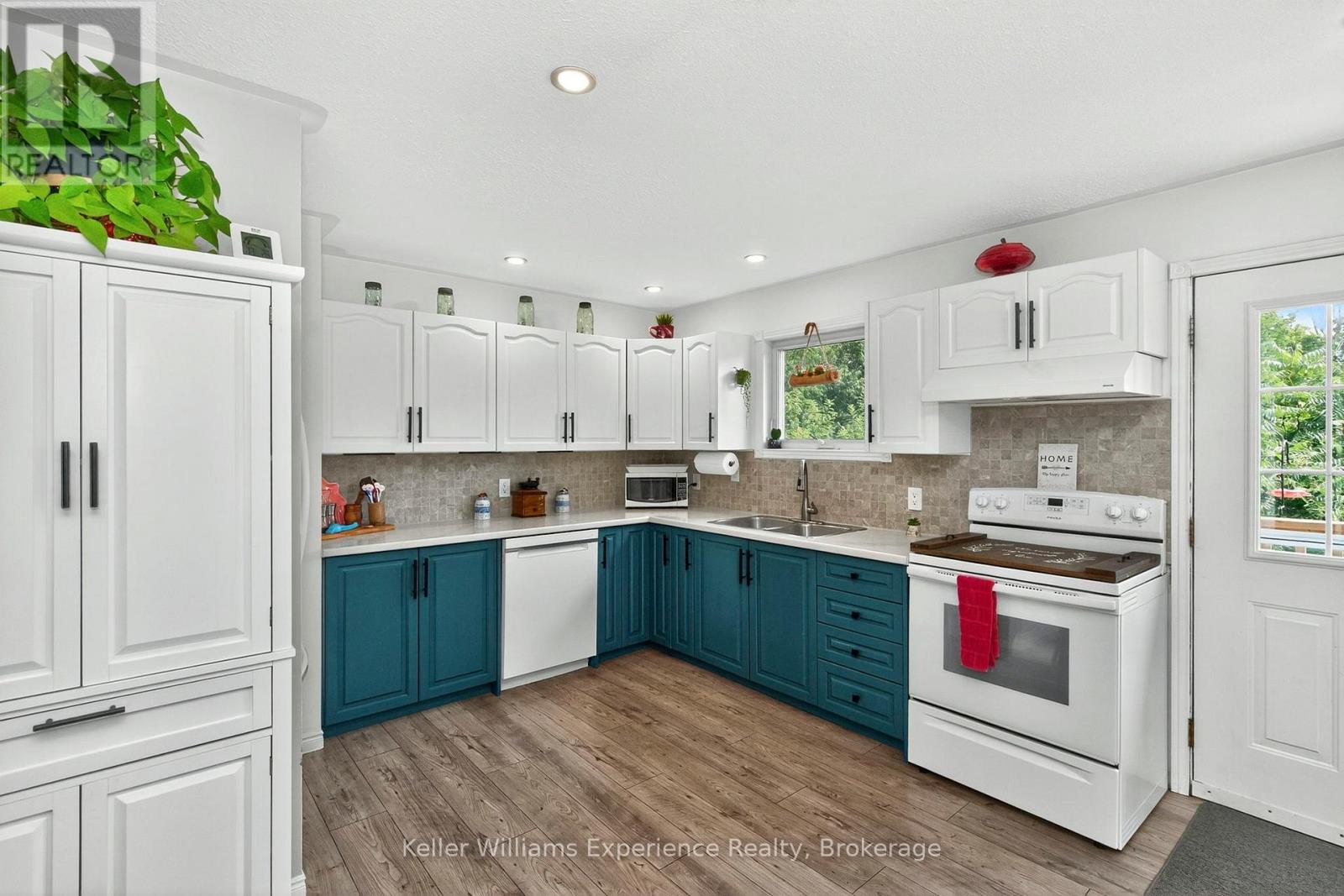 329 & 331 Browns Line, Tay (Waubaushene), Ontario  L0K 2C0 - Photo 8 - S13042470