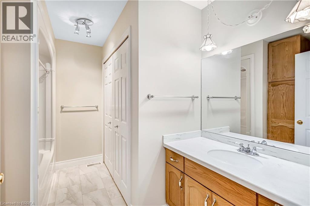 20 Courtland Drive Unit# 14, Brantford, Ontario  N3R 7Y2 - Photo 21 - 40795781