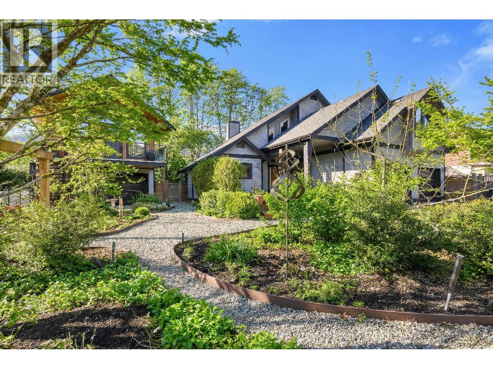 41281 Meadow Avenue, Squamish, British Columbia  V0N 1T0 - Photo 1 - R3115590