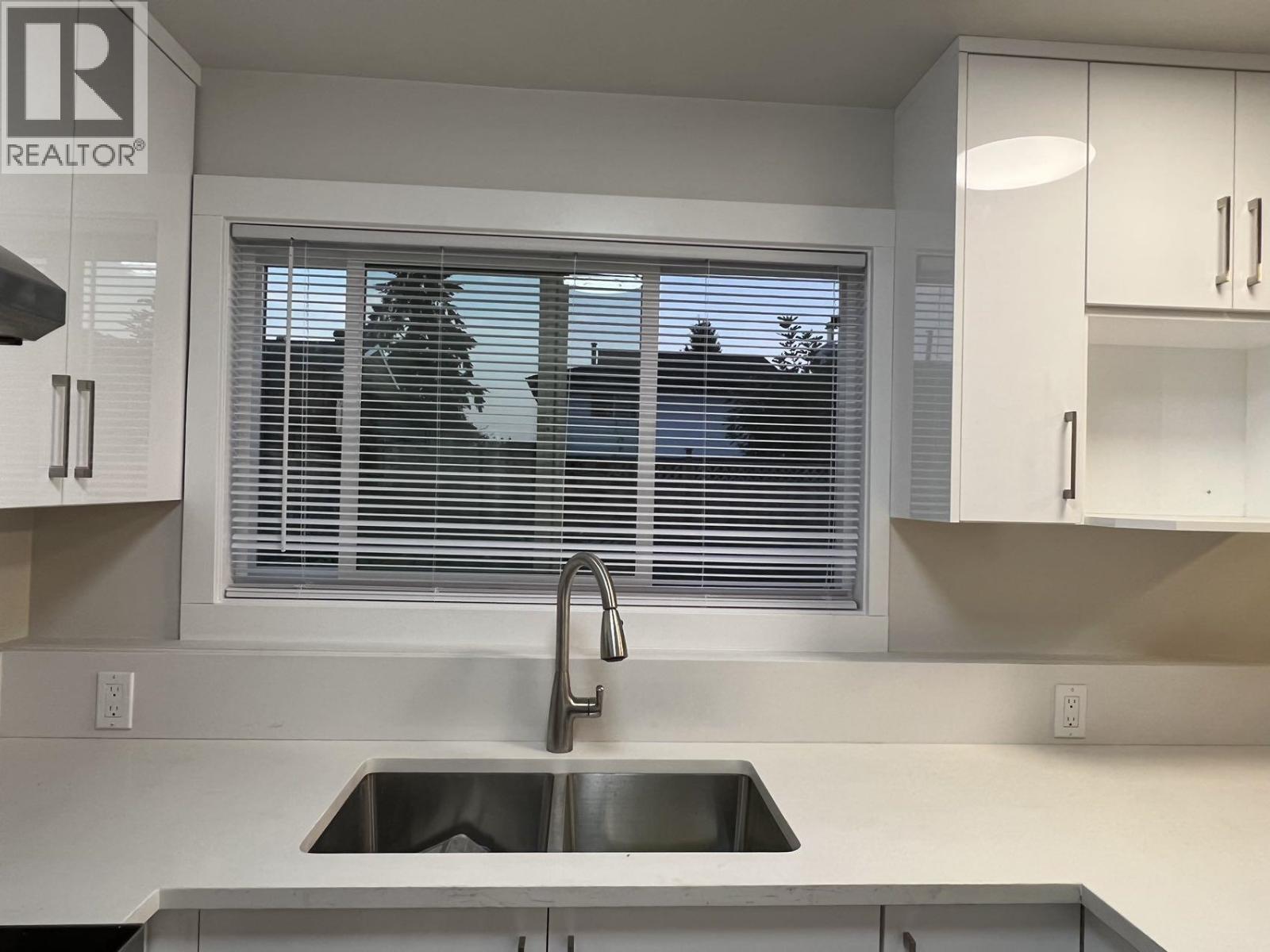 Sechelt Drive, Coquitlam, British Columbia  V3B 5X9 - Photo 3 - R3115610