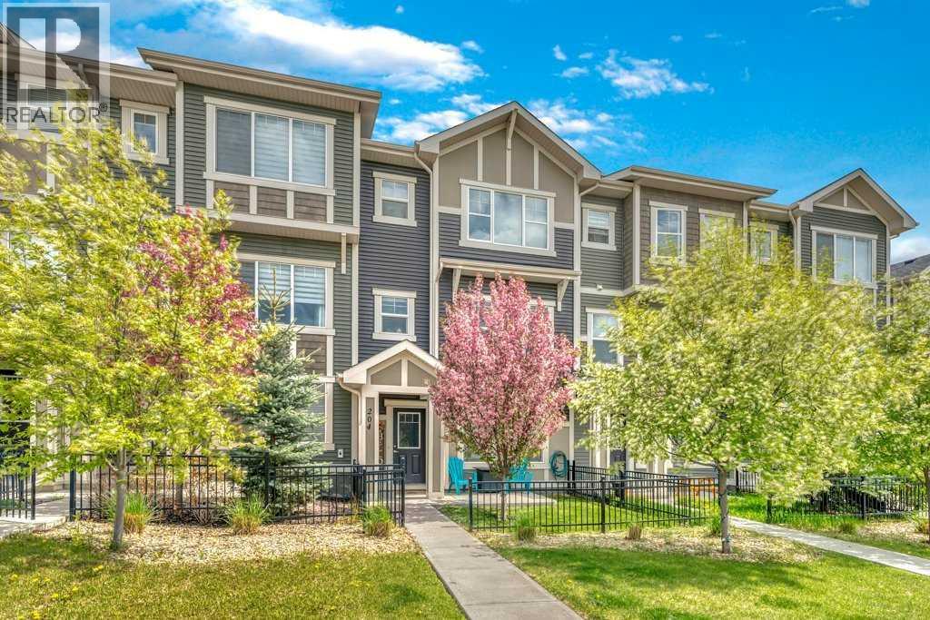 204 Sundown Road, Cochrane, Alberta  T4C 2M5 - Photo 1 - A2301329