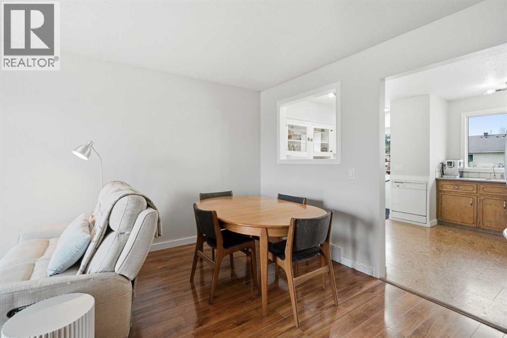 20 Dovely Way Se, Calgary, Alberta  T2B 2K8 - Photo 5 - A2304116