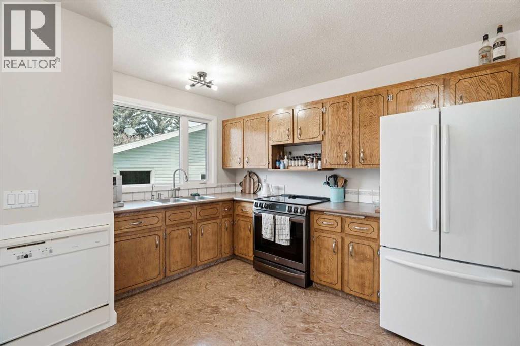 20 Dovely Way Se, Calgary, Alberta  T2B 2K8 - Photo 7 - A2304116