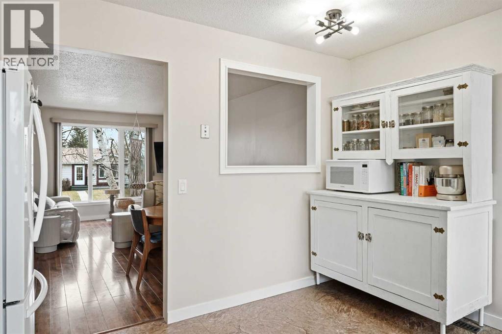 20 Dovely Way Se, Calgary, Alberta  T2B 2K8 - Photo 9 - A2304116