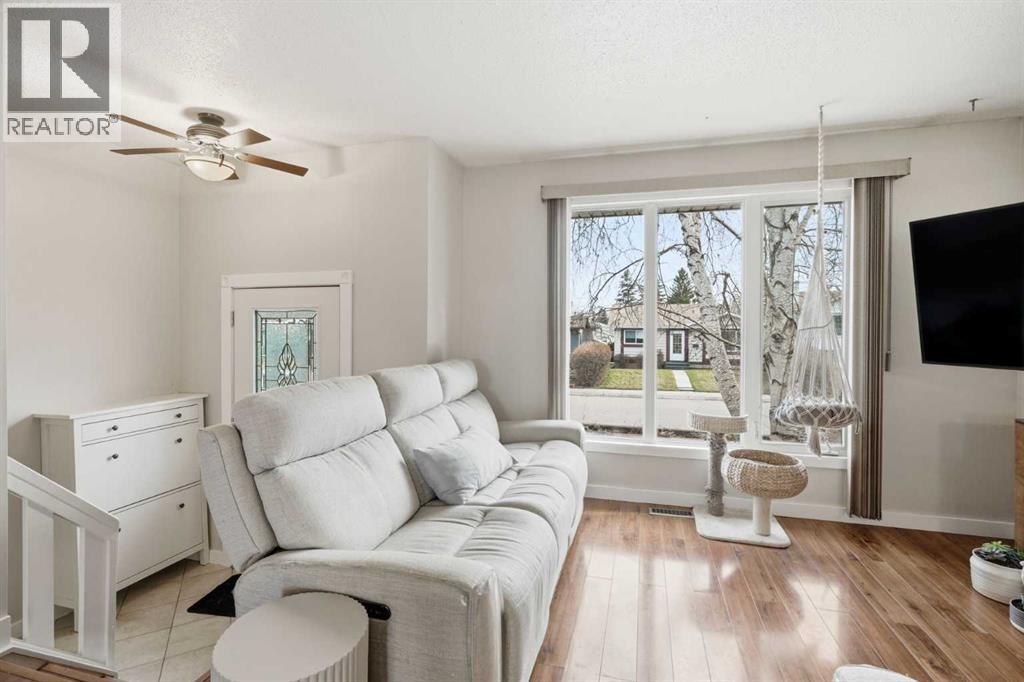 20 Dovely Way Se, Calgary, Alberta  T2B 2K8 - Photo 3 - A2304116