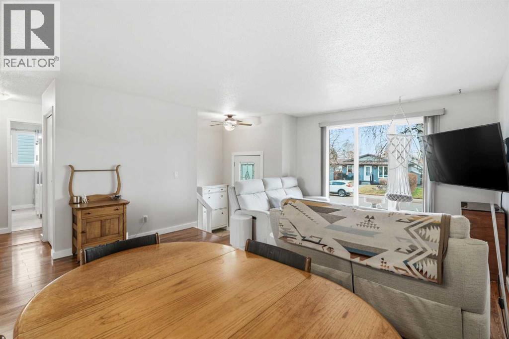 20 Dovely Way Se, Calgary, Alberta  T2B 2K8 - Photo 6 - A2304116