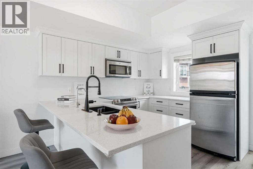 744 73 Street SW, Calgary, Alberta  T3H 5V9 - Photo 12 - A2305016