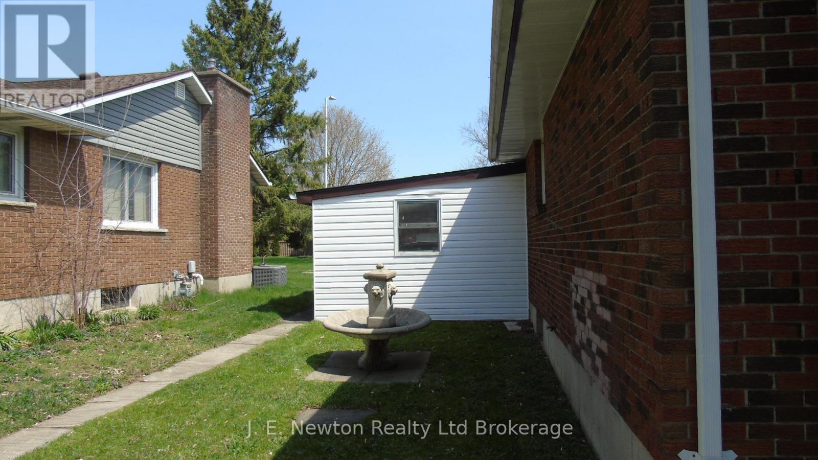 17 Devon Court, Tillsonburg, Ontario  N4G 4K3 - Photo 3 - X13042566
