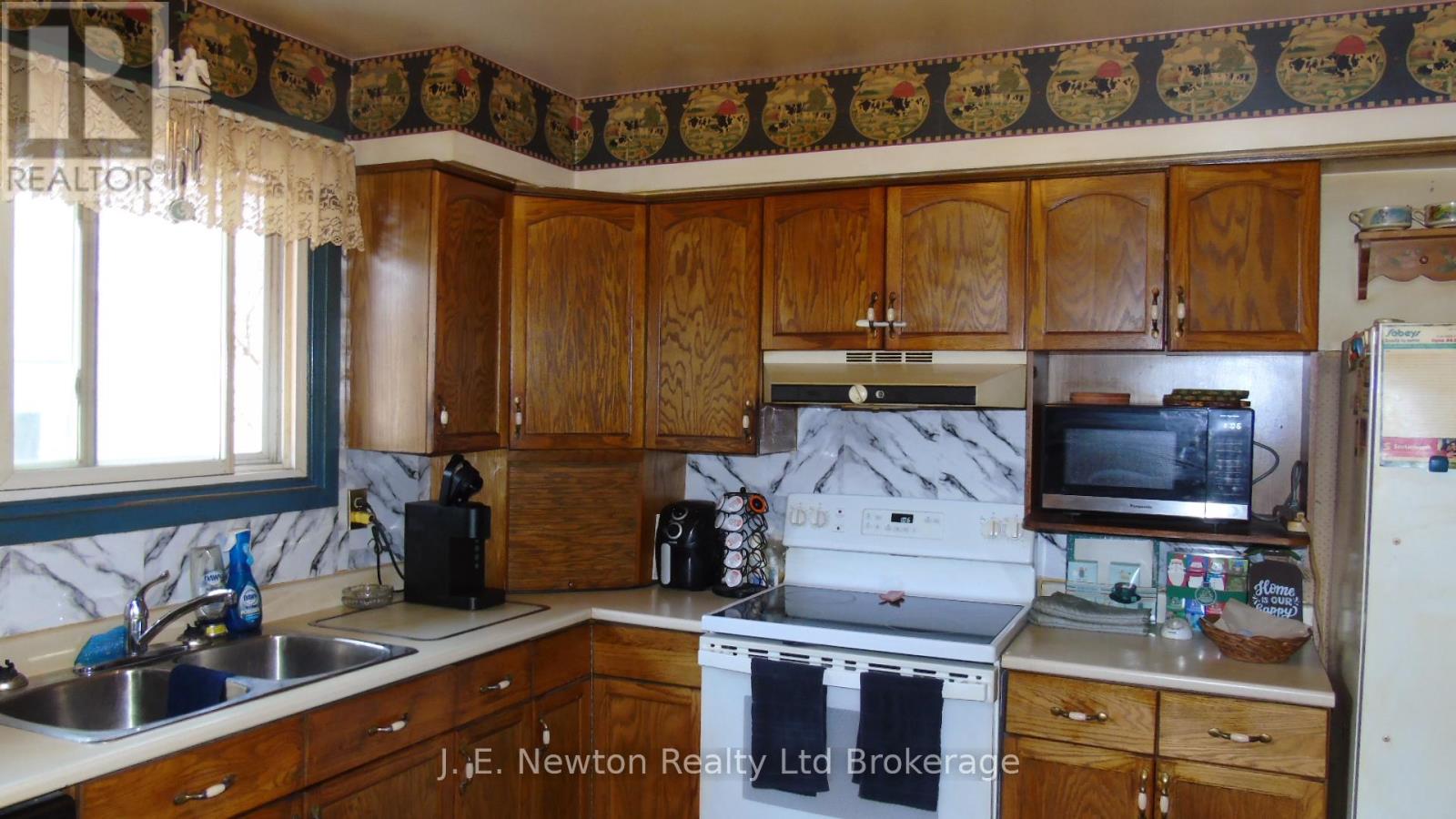 17 Devon Court, Tillsonburg, Ontario  N4G 4K3 - Photo 4 - X13042566