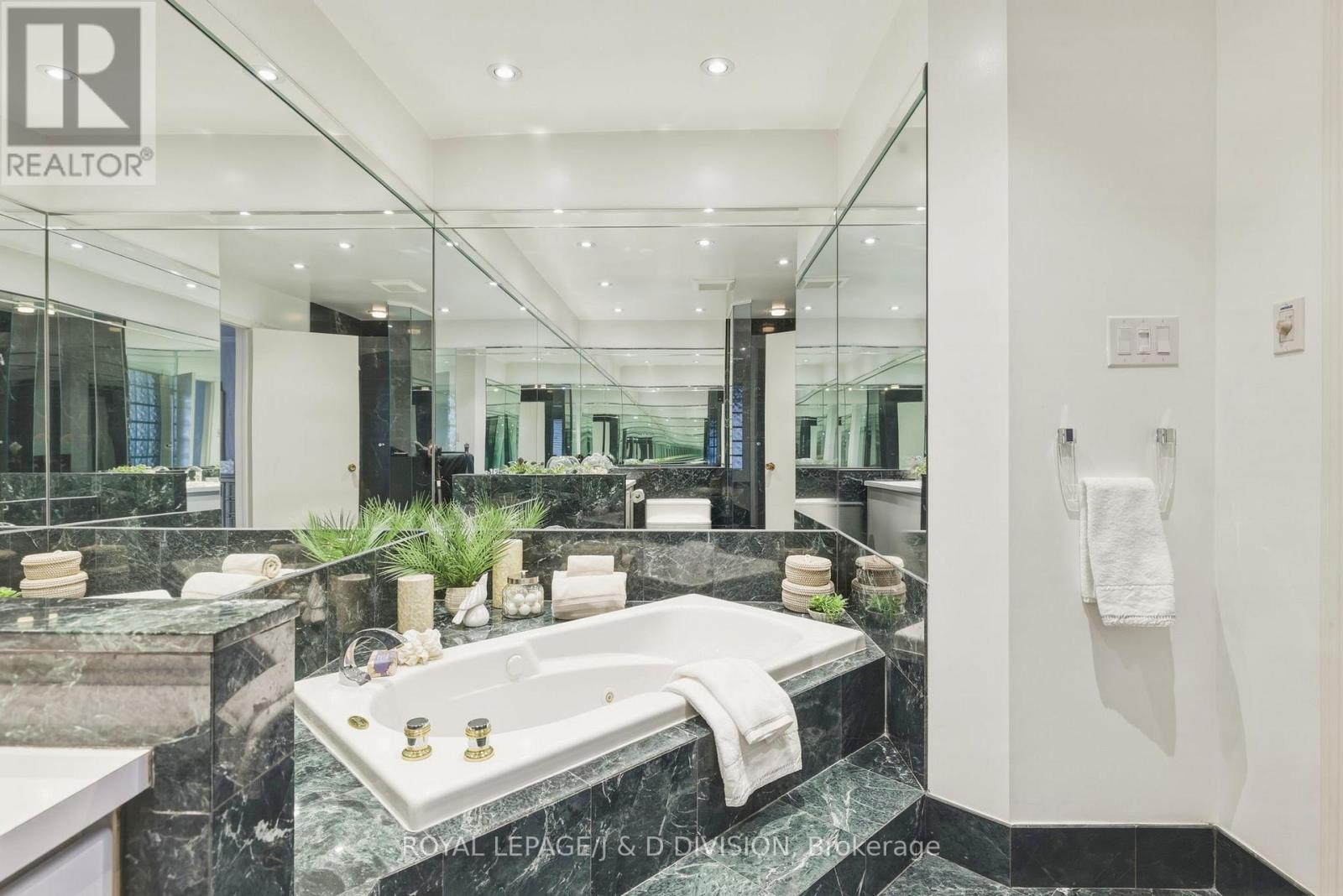 122 Cortleigh Boulevard, Toronto, Ontario  M4R 1K6 - Photo 18 - C13001146