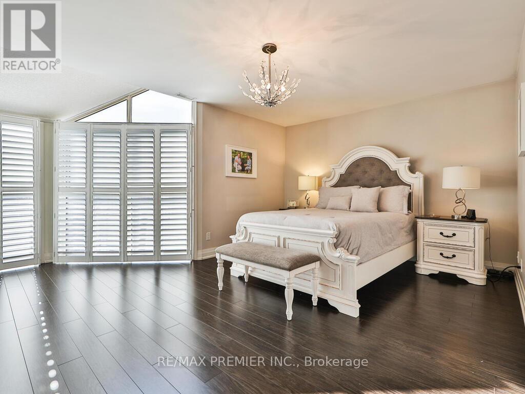 8 - 100 ARBORS LANE, Vaughan, Ontario