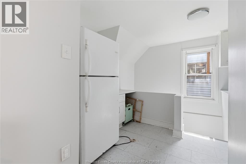 1021 Wellington Avenue, Windsor, Ontario  N9A 5K2 - Photo 7 - 26009173