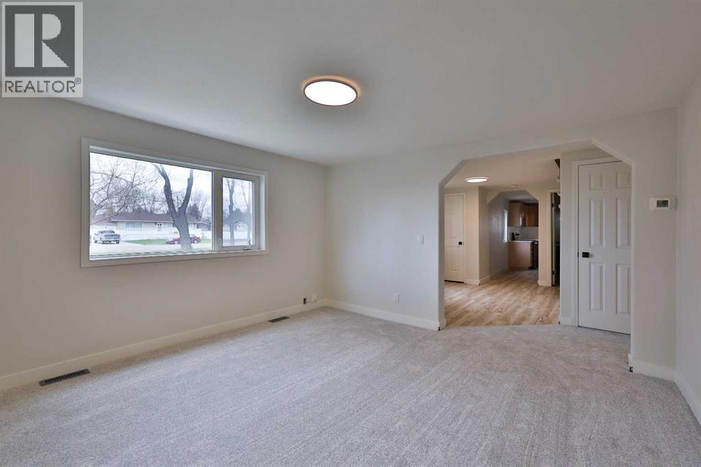 29 W 1 Avenue  N, Magrath, Alberta  T0K 1J0 - Photo 6 - A2303972