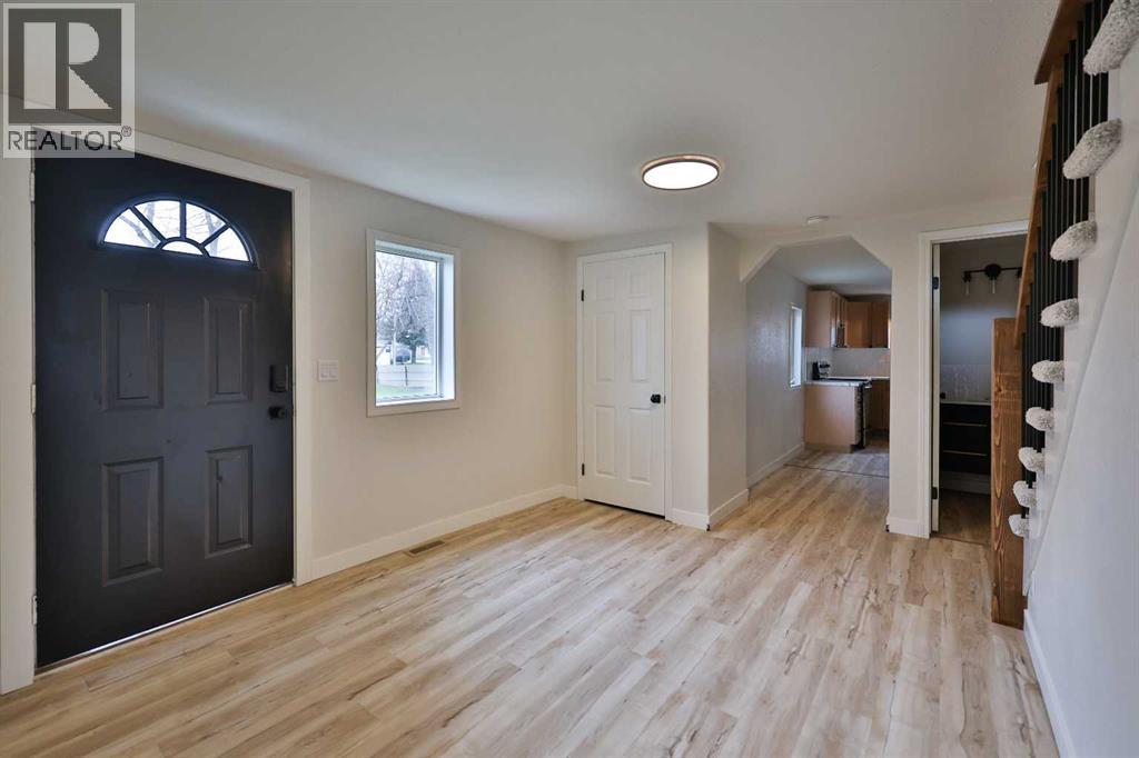 29 W 1 Avenue  N, Magrath, Alberta  T0K 1J0 - Photo 4 - A2303972