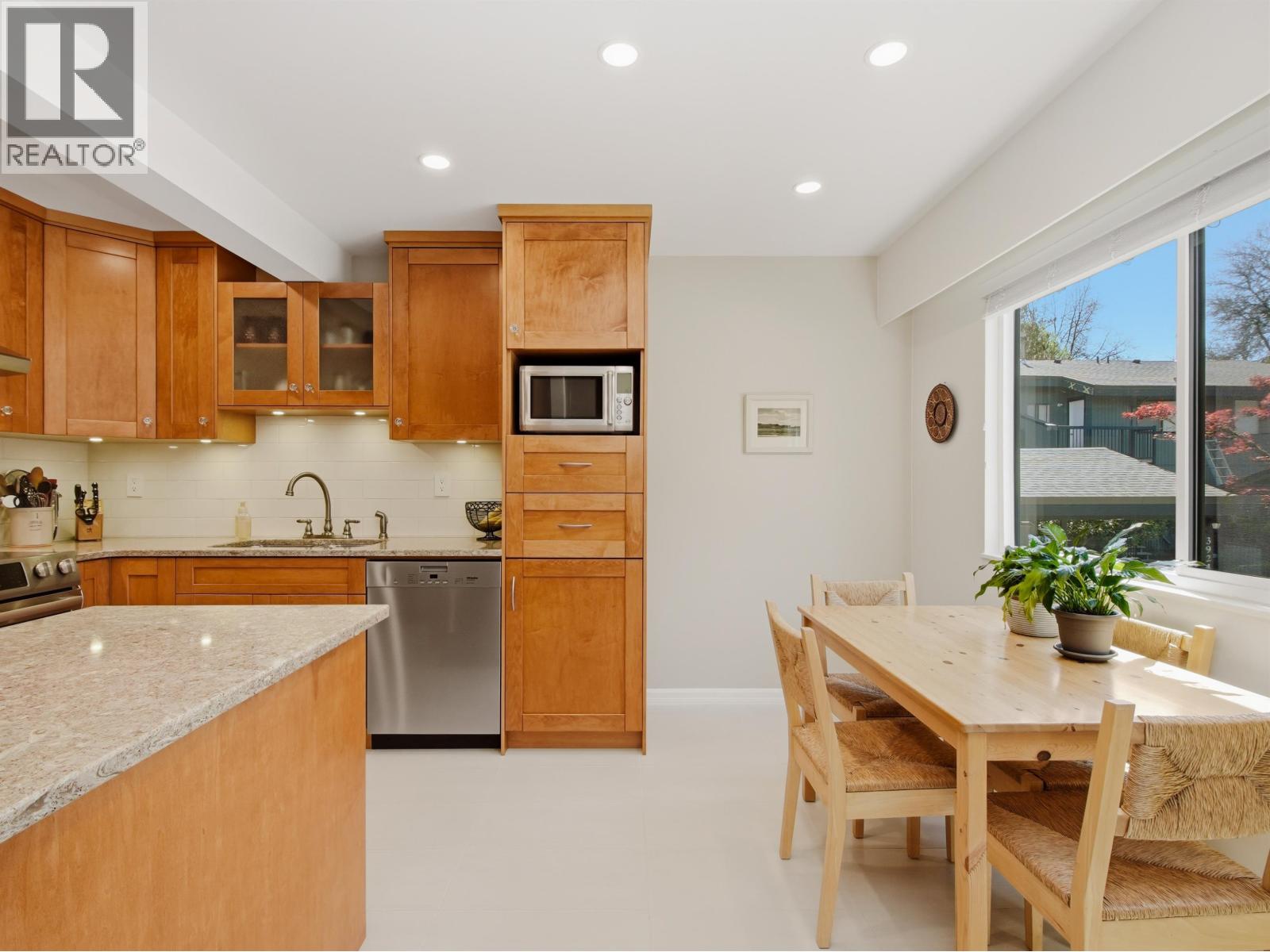 3862 Pentland Court, Burnaby, British Columbia  V3N 4L4 - Photo 11 - R3115436