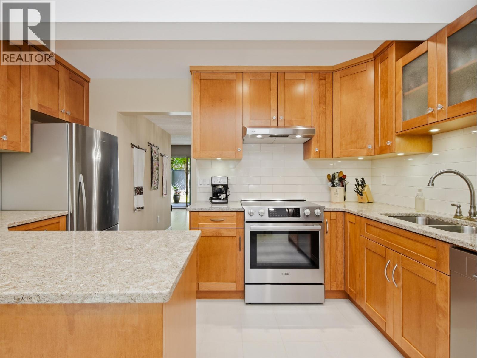 3862 Pentland Court, Burnaby, British Columbia  V3N 4L4 - Photo 10 - R3115436