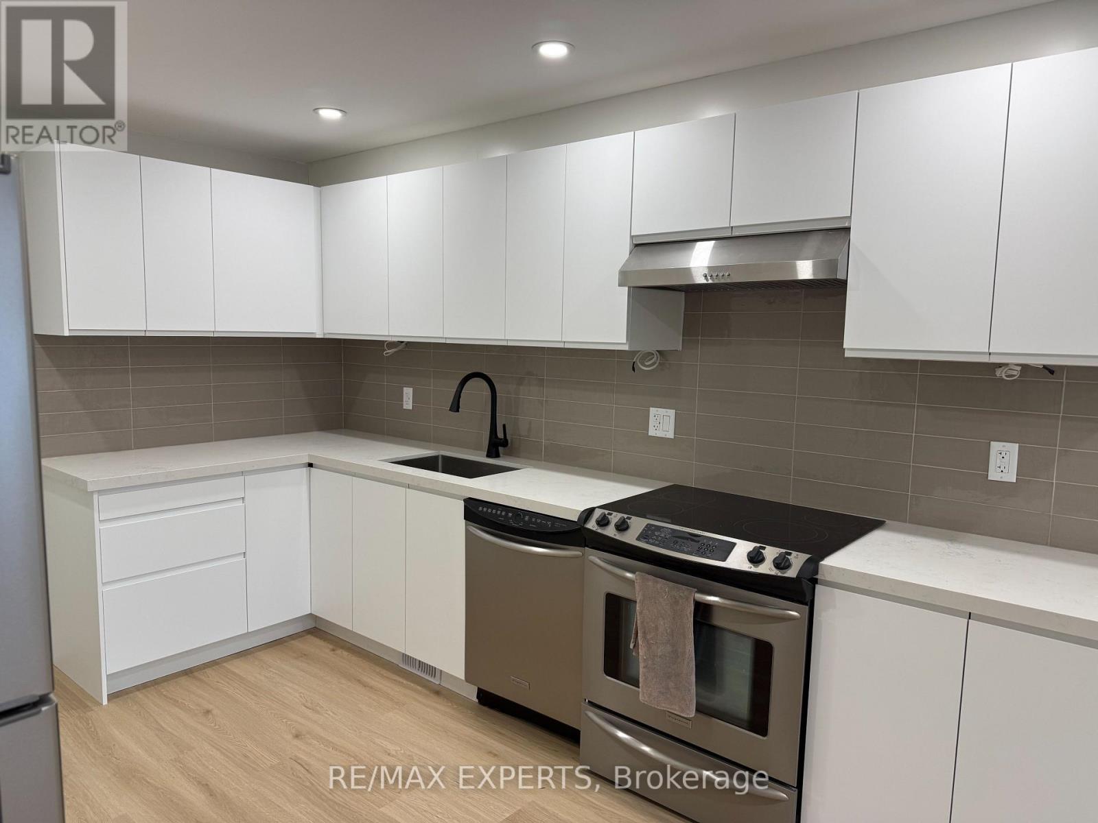 Main - 873 Hollyhill Court, Mississauga, Ontario  L4Y 2E2 - Photo 2 - W13042456