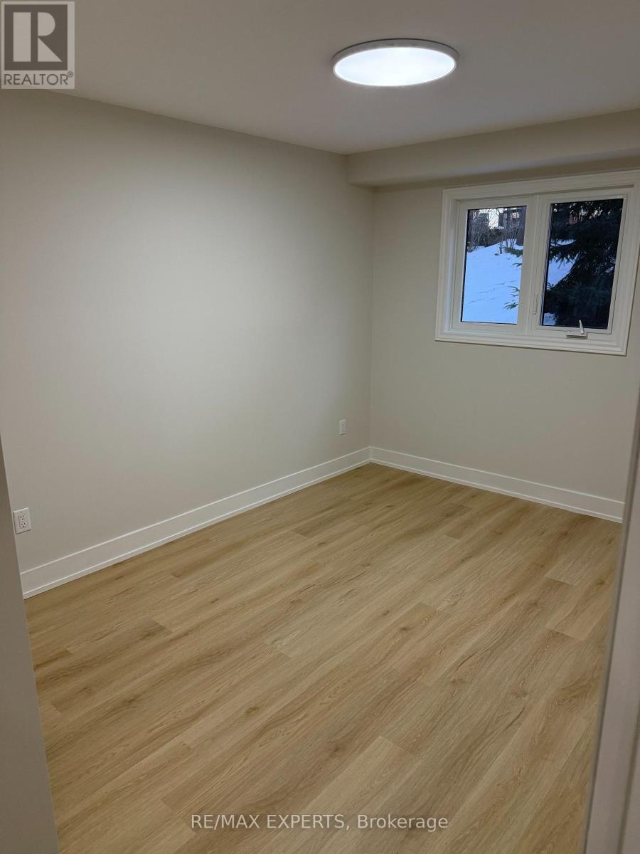 Main - 873 Hollyhill Court, Mississauga, Ontario  L4Y 2E2 - Photo 4 - W13042456