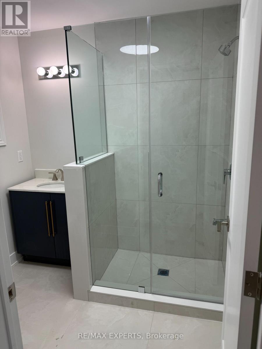 Main - 873 Hollyhill Court, Mississauga, Ontario  L4Y 2E2 - Photo 5 - W13042456