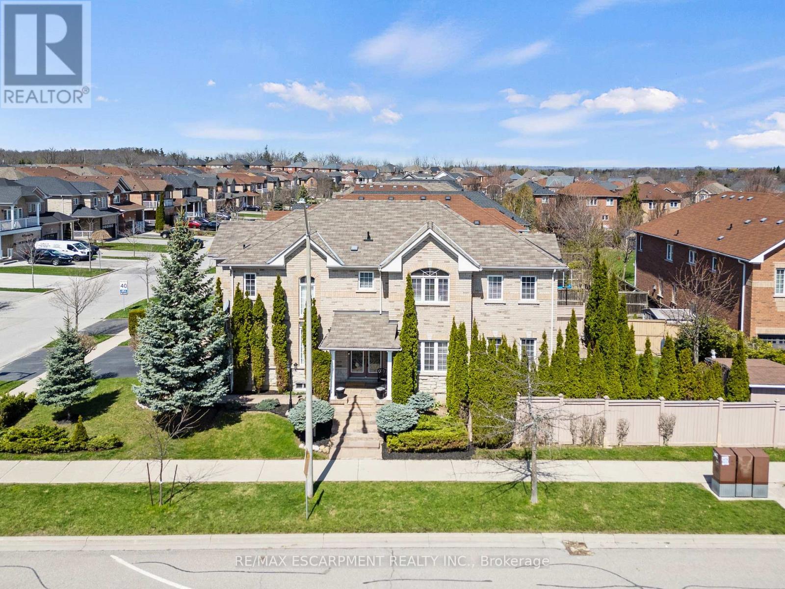 200 Miller Drive, Halton Hills, Ontario  L7G 6N3 - Photo 2 - W13042490