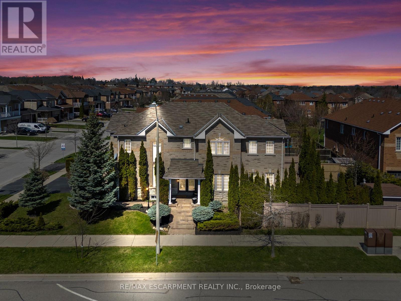 200 Miller Drive, Halton Hills, Ontario  L7G 6N3 - Photo 3 - W13042490