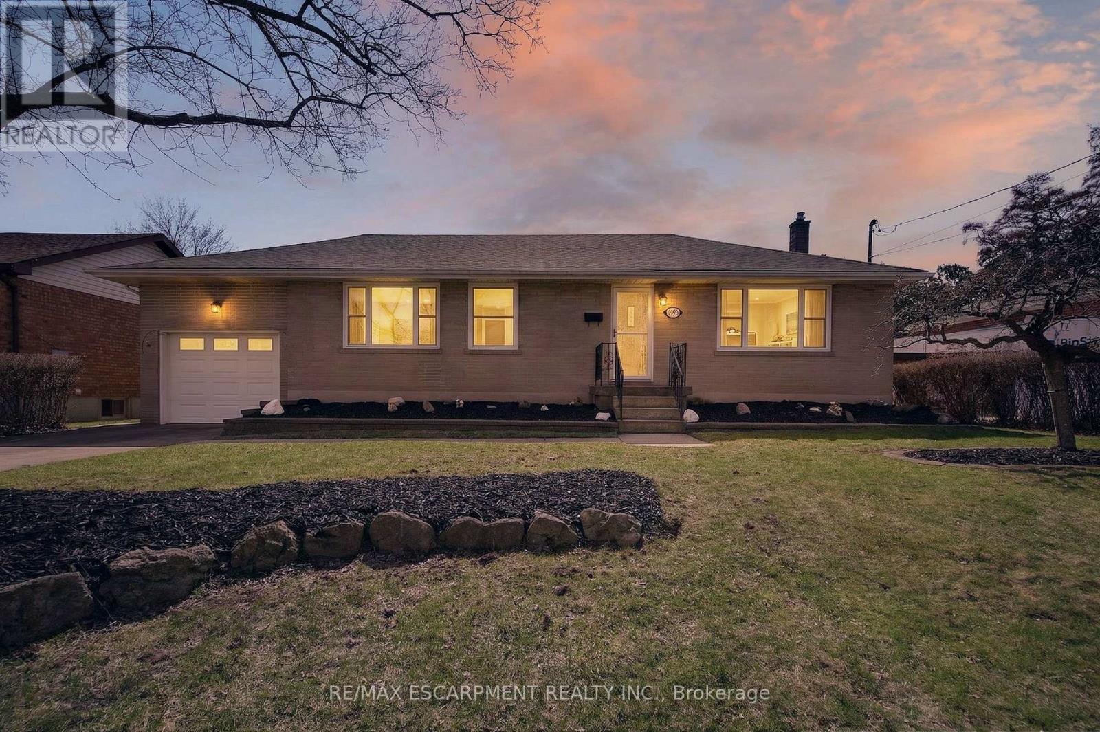 1055 SHEPHERD'S DRIVE, Burlington, Ontario