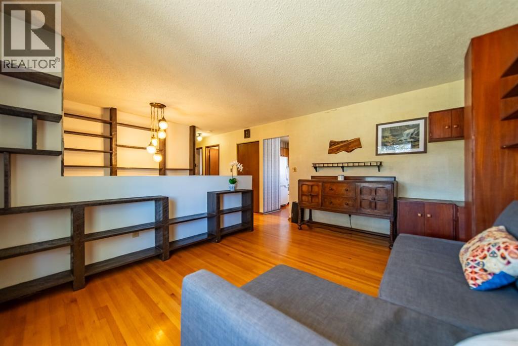 3030 31a Street SE, Calgary, Alberta  T2B 0S9 - Photo 6 - A2303930