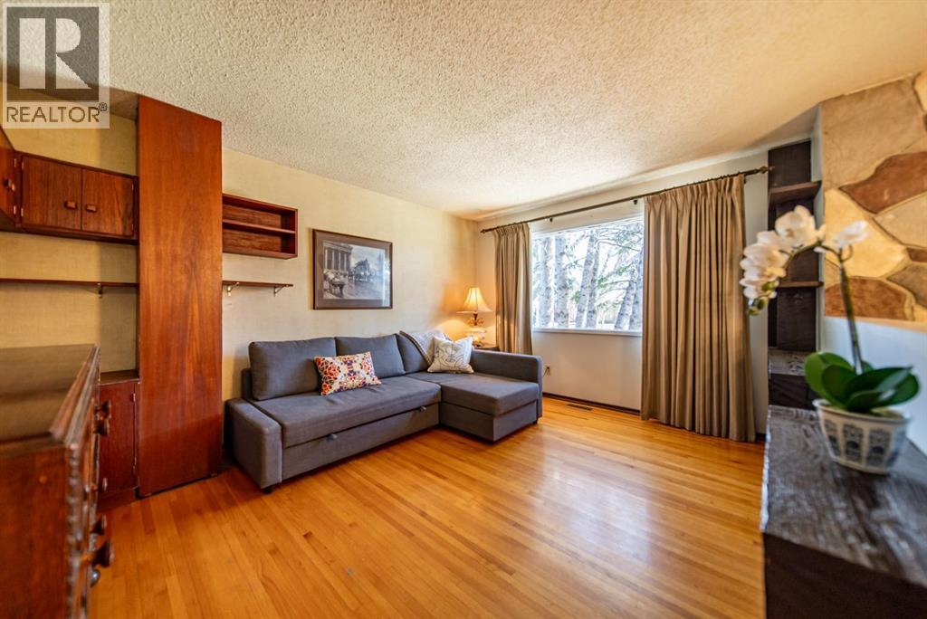 3030 31a Street SE, Calgary, Alberta  T2B 0S9 - Photo 5 - A2303930