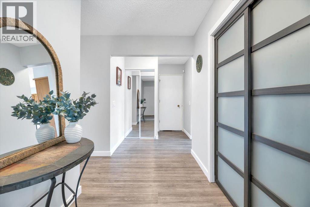 12336 Woodview Road SW, Calgary, Alberta  T2W 2Y6 - Photo 3 - A2304542