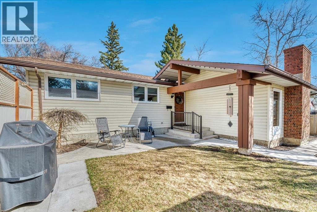 12336 Woodview Road SW, Calgary, Alberta  T2W 2Y6 - Photo 2 - A2304542