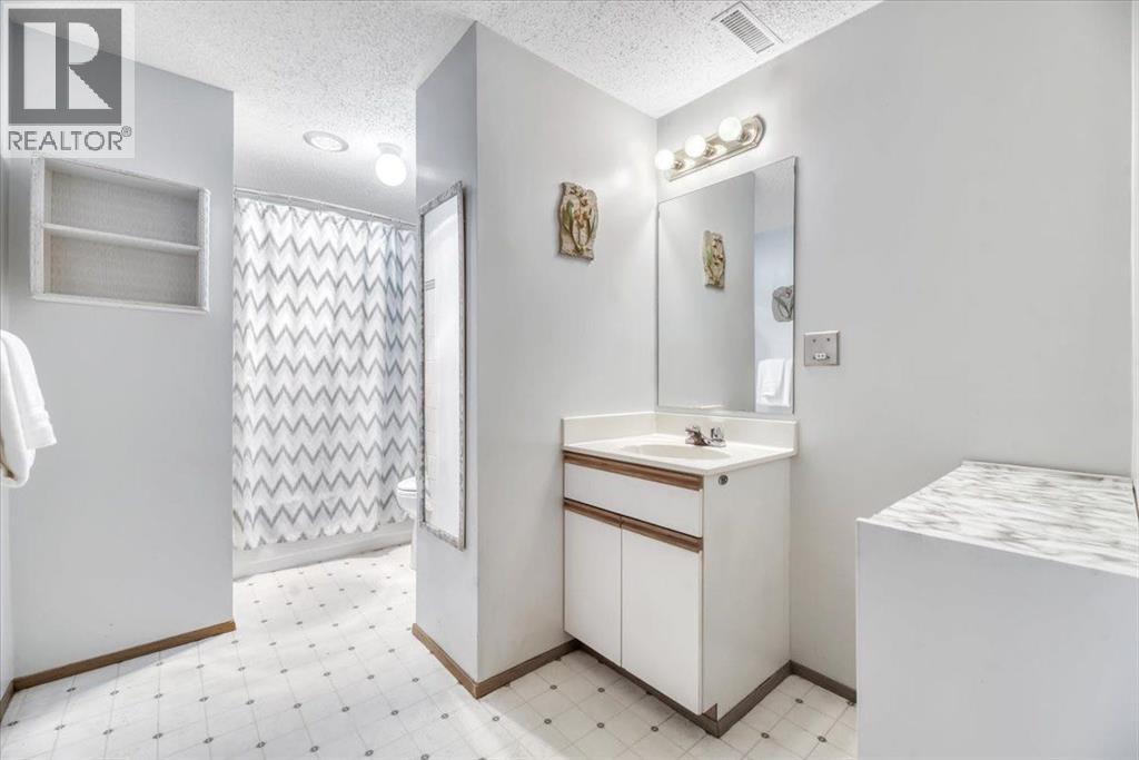 12336 Woodview Road SW, Calgary, Alberta  T2W 2Y6 - Photo 28 - A2304542