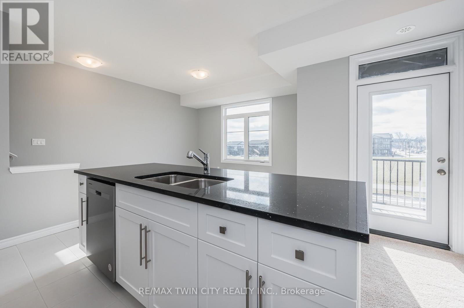 8 Oat Lane, Kitchener, Ontario  N2R 0T1 - Photo 11 - X13042500