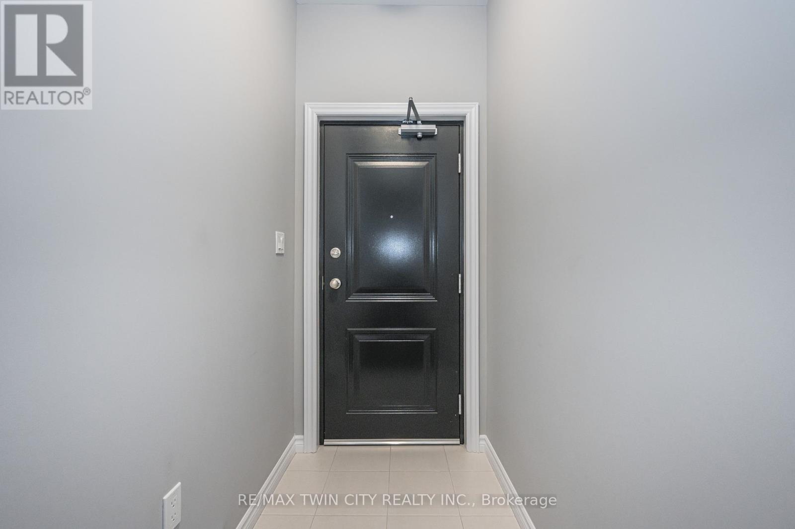 8 Oat Lane, Kitchener, Ontario  N2R 0T1 - Photo 2 - X13042500