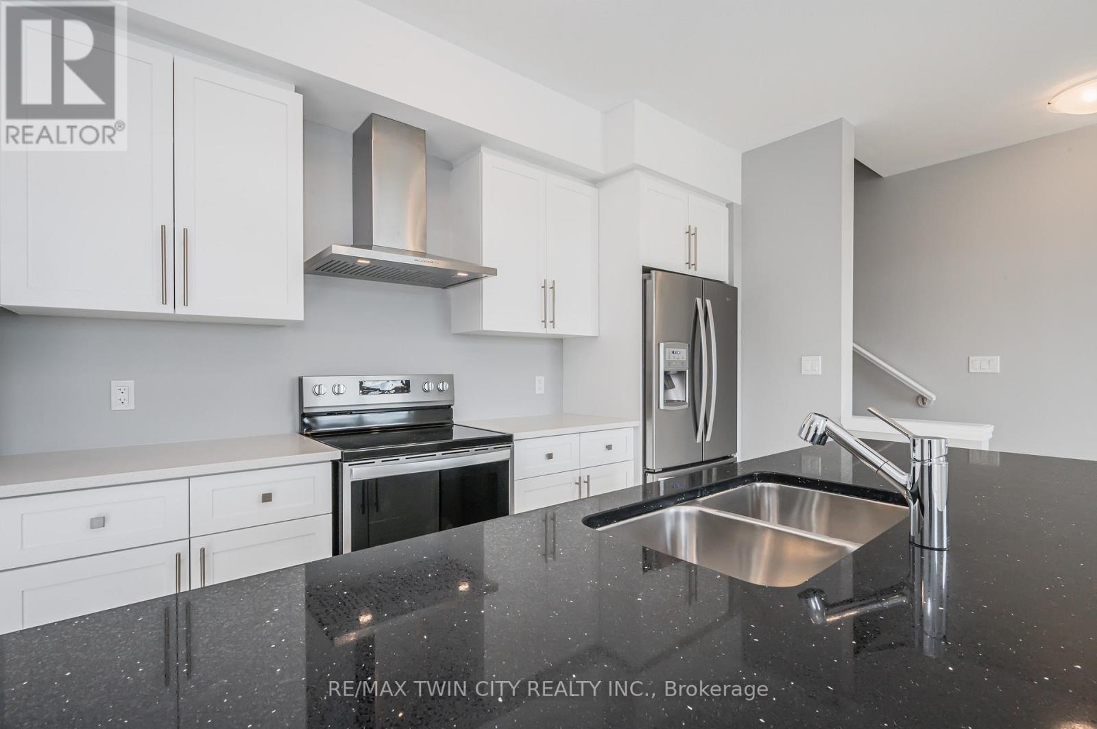 8 Oat Lane, Kitchener, Ontario  N2R 0T1 - Photo 9 - X13042500