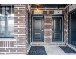 8 OAT LANE, Kitchener, Ontario